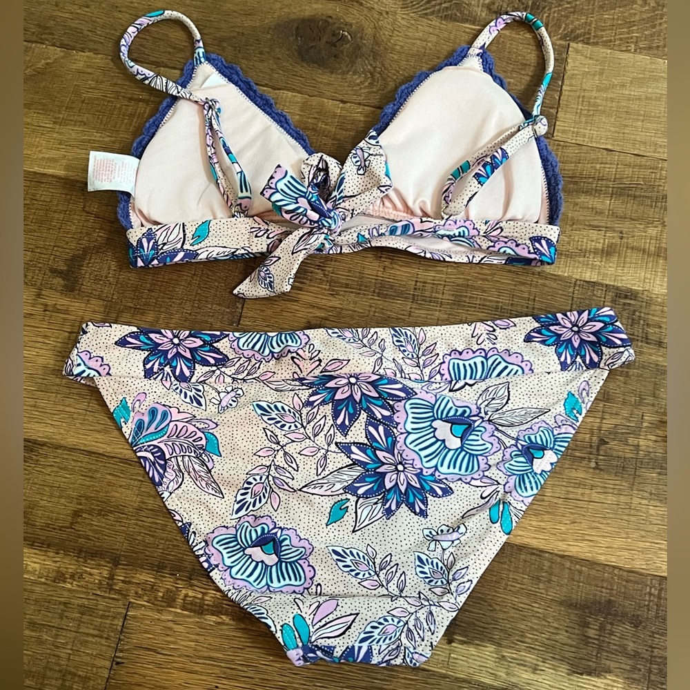 Bikini - Picture 2 of 2